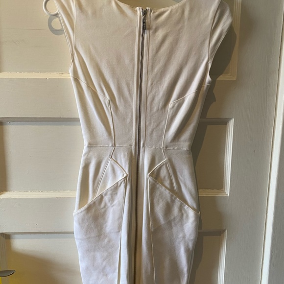 Guess Marciano Size 0; White Rayon/Spandex dress - Picture 4 of 8